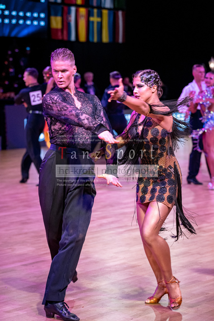 20251213_Baltic-GP_1599-2 | Tanzsportbilder, Standardtanz, Lateintanz, WDSF, DTV, LTVB, dancecomp, goc, hessen tanzt, blaues band der spree, walzer, tango, wiener walzer, slowfox, quickstepp, samba, rumba, cha-cha-cha, paso doble. jive, hd-kroft photography, turniertanzsport