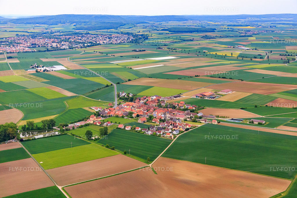 Luftbild: Ortsansicht von Westen im Ortsteil Brünnstadt in Frankenwinheim im Bundesland Bayern in Deutschland. Foto: IMG_078950.jpg vom 14.05.2015 durch Werner Riehm/FLY-FOTO.de