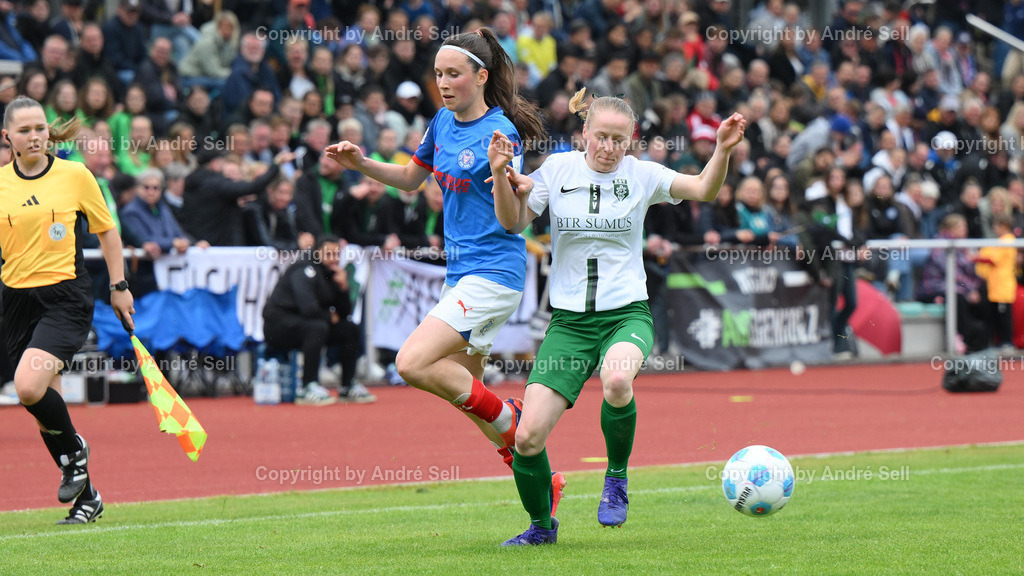 Eichholzer SV vs Holstein Kiel | Lisa Janeck (Eichholz #9) / Paula Harder (Holstein #11) / Fußball-Landespokal Finale Schleswig-Holstein Frauen 2024/2025 / Eichholzer SV vs Holstein Kiel / Eiderstadion / Büdelsdorf / 25.05.25 - Realisiert mit Pictrs.com