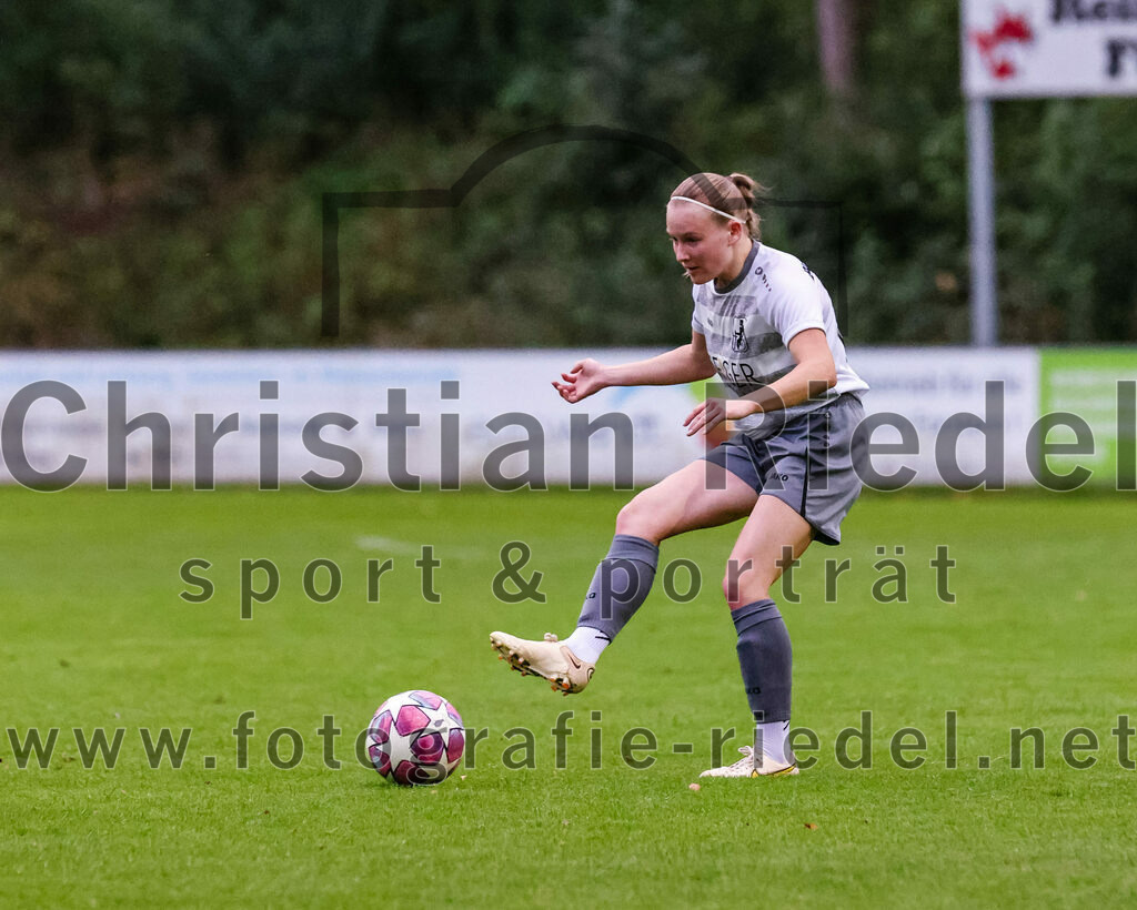 2023-10-07_097_FC_Forstern_gegen_TSV_Schwaben_Augsburg | Forstern, Deutschland, 07.10.2023:
Fußball, Frauen Bayernliga 2023 / 2024, 6. Spieltag, FC Forstern gegen TSV Schwaben Augsburg, Endergebnis: 1:6

Lisa Abele (TSV Schwaben Augsburg, #17)

Foto: Christian Riedel / fotografie-riedel.net
