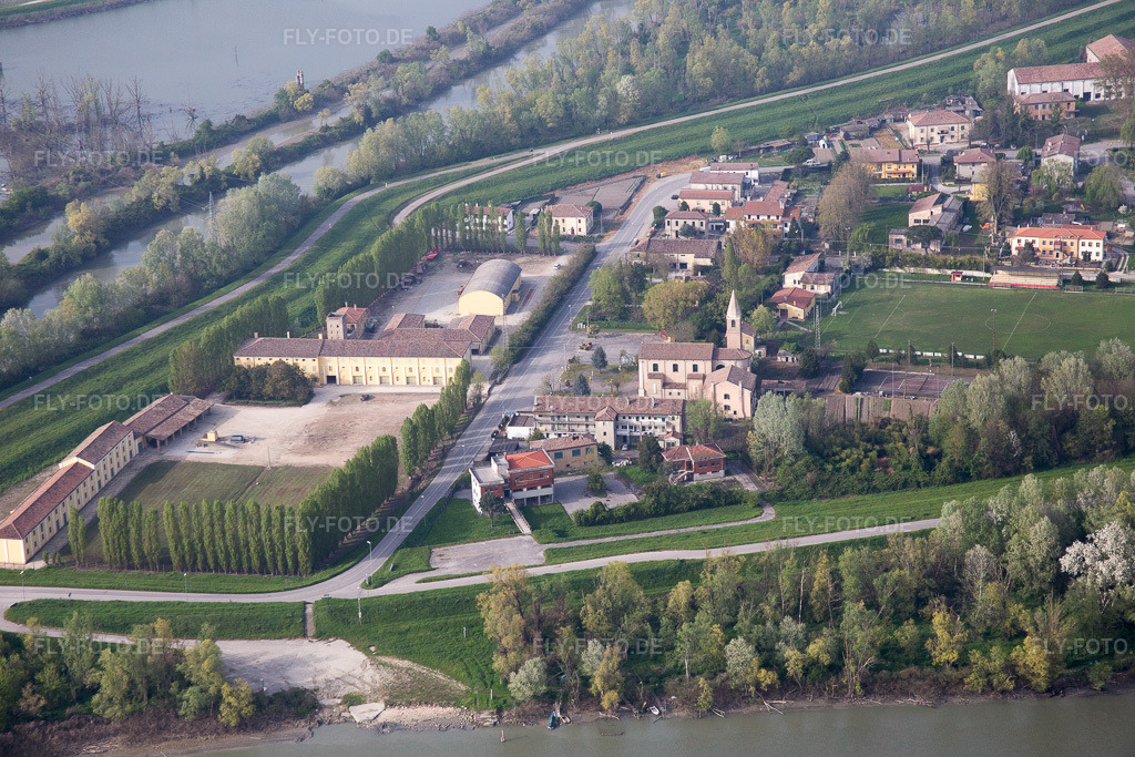 Luftbild: Ortsansicht in Ca' Tiepolo im Bundesland Venetien in Italien.Foto: IMG_087282.jpg vom 05.04.2016 durch Werner Riehm/FLY-FOTO.deAuflösung des Originals: 5472 x 3648 px