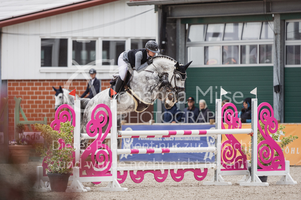 230516_Mühlen_04SprPf-L-409 | Deine schönsten Turniermomente als professionelle Fotos! Entdecke hochwertige Pferdesport-Fotografie im Online-Shop. Jetzt Fotos finden & bestellen!