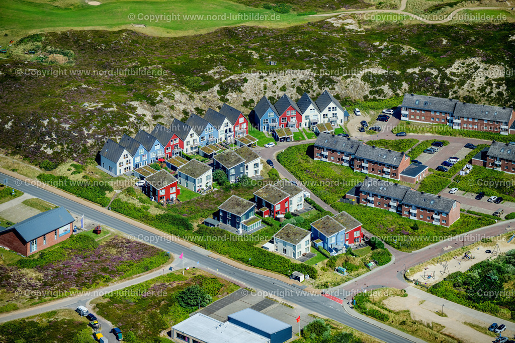 Sylt_Hörnum_Bunte_Häuser_Am_Renning_ELS_59610825 | HöRNUM (SYLT) 13.08.2025 Ferienhaus Anlage Bunte Häuser " Berliner Ring " in Hörnum (Sylt) im Bundesland Schleswig-Holstein, Deutschland. // Holiday home complex Bunte Haeuser " Berliner Ring " in Hoernum (Sylt) in the federal state of Schleswig-Holstein, Germany. Foto: Martin Elsen