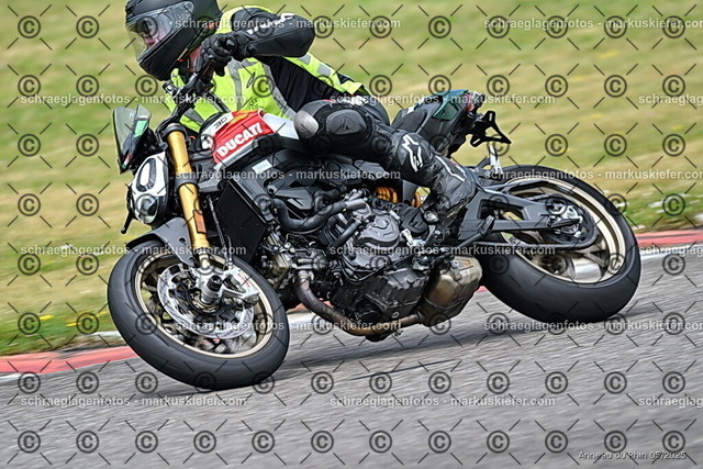 25bt02-0333 | markuskiefer.com - Realisiert mit Pictrs.com