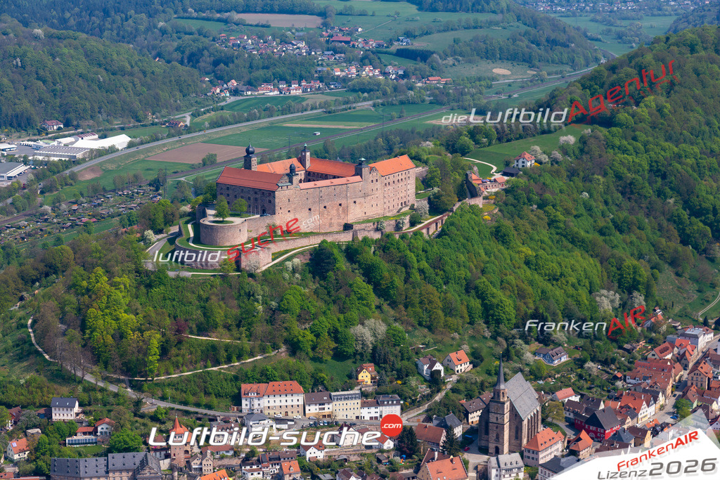 Die Luftbildaufnahme Plassenburg - Kulmbach wurde 2018 mittels Flugzeug (keine Drohne) erstellt. Perfekte Schärfe und Druck- Auflösung- Garantiert!