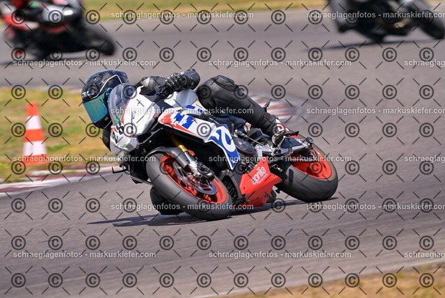26bt05-1495 | markuskiefer.com - Realisiert mit Pictrs.com