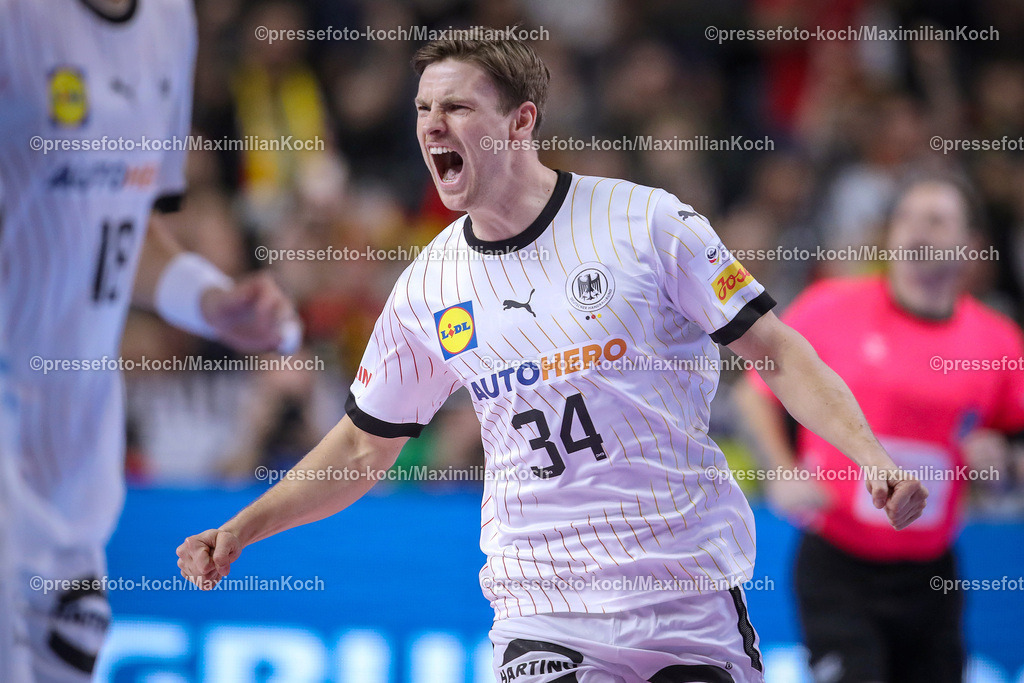 EHFEURO18012403003 | 18.01.2024, EHF EURO 2024, Männer Europameisterschaft Handball, Lanxess Arena in Köln, Deutschland - Island: Rune Dahmke (Deutschland) jubelnd