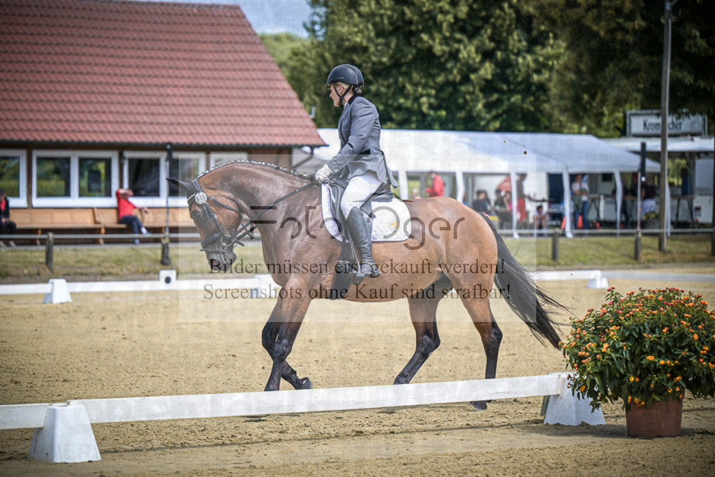 DOS_0415 | Entdecke hochwertige Reitturnierfotos von Foto Oger. Professionell, emotional und authentisch – jetzt Lieblingsmomente im Shop bestellen.Deutschlandweite Turnierfotografie. - Realisiert mit Pictrs.com