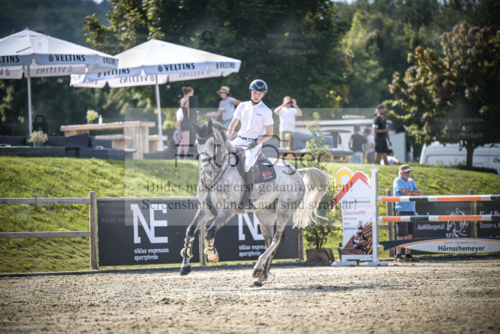 DOS_4439 | Entdecke hochwertige Reitturnierfotos von Foto Oger. Professionell, emotional und authentisch – jetzt Lieblingsmomente im Shop bestellen. - Realisiert mit Pictrs.com