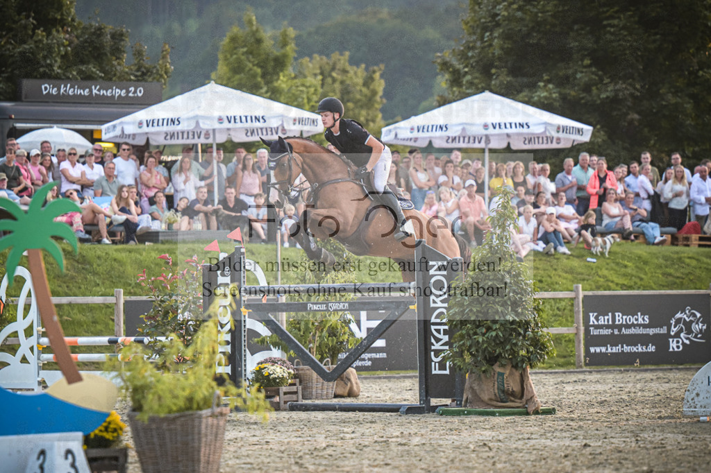 DOS_2403 | Entdecke hochwertige Reitturnierfotos von Foto Oger. Professionell, emotional und authentisch – jetzt Lieblingsmomente im Shop bestellen.Deutschlandweite Turnierfotografie. - Realisiert mit Pictrs.com