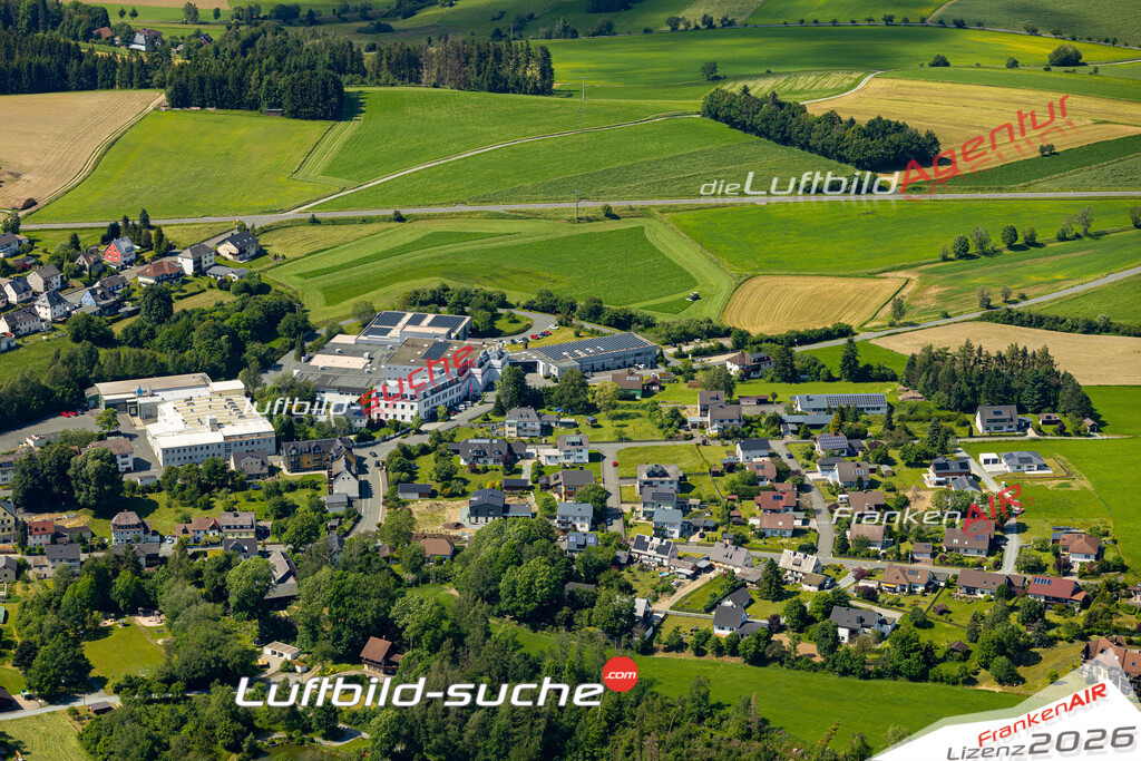 Das Luftbild zeigt : Marlesreuth Naila - Die Luftaufnahme wurde 2024 vom UL-Flugzeug aus erstellt ( keine Drohne ) - Hochauflösende Luftaufnahme - Für grossformatige Ausdrucke geeignet. Die Geschenkidee !Mit Lizenz und Bildrechte bestellbar