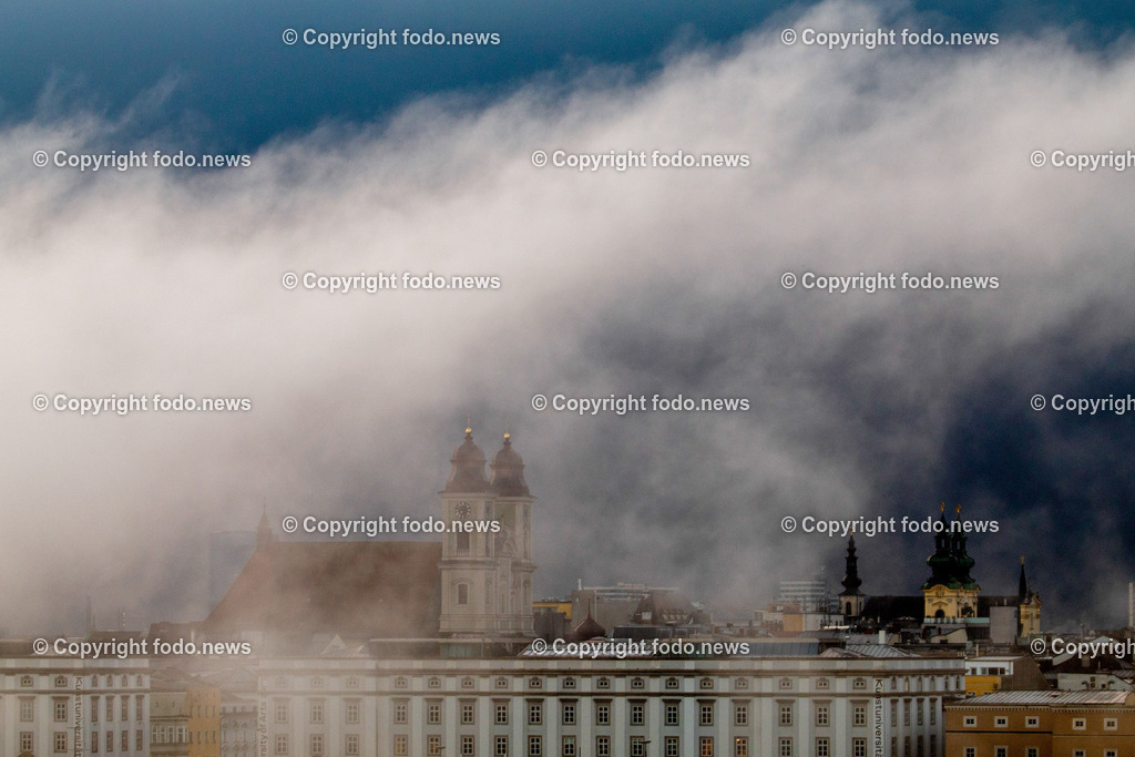 Herbst_ Nebel_ 16.11.2024-8 | 16.11.2024, Linz, AUT, Herbst, im Bild Nebel, Nebelschwaden, Alter Dom Linz