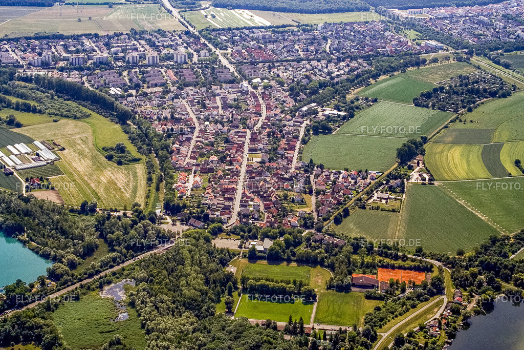 Leopoldstraße von Nordwesten | Luftbild: Leopoldstraße von Nordwesten im Ortsteil Leopoldshafen in Eggenstein-Leopoldshafen im Bundesland Baden-Württemberg in Deutschland. Foto: IMG_2867.jpg vom 18.06.2006 durch Werner Riehm/FLY-FOTO.de - Realisiert mit Pictrs.com