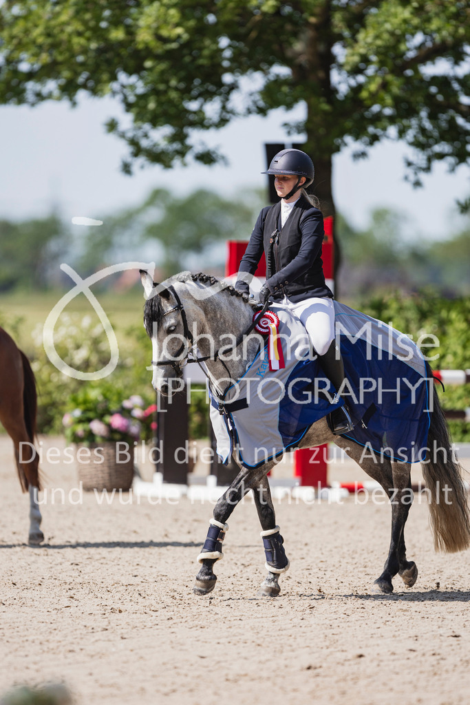 250621_Lemwerder_QualiBuChaPonys5j-129 | Deine schönsten Turniermomente als professionelle Fotos! Entdecke hochwertige Pferdesport-Fotografie im Online-Shop. Jetzt Fotos finden & bestellen!