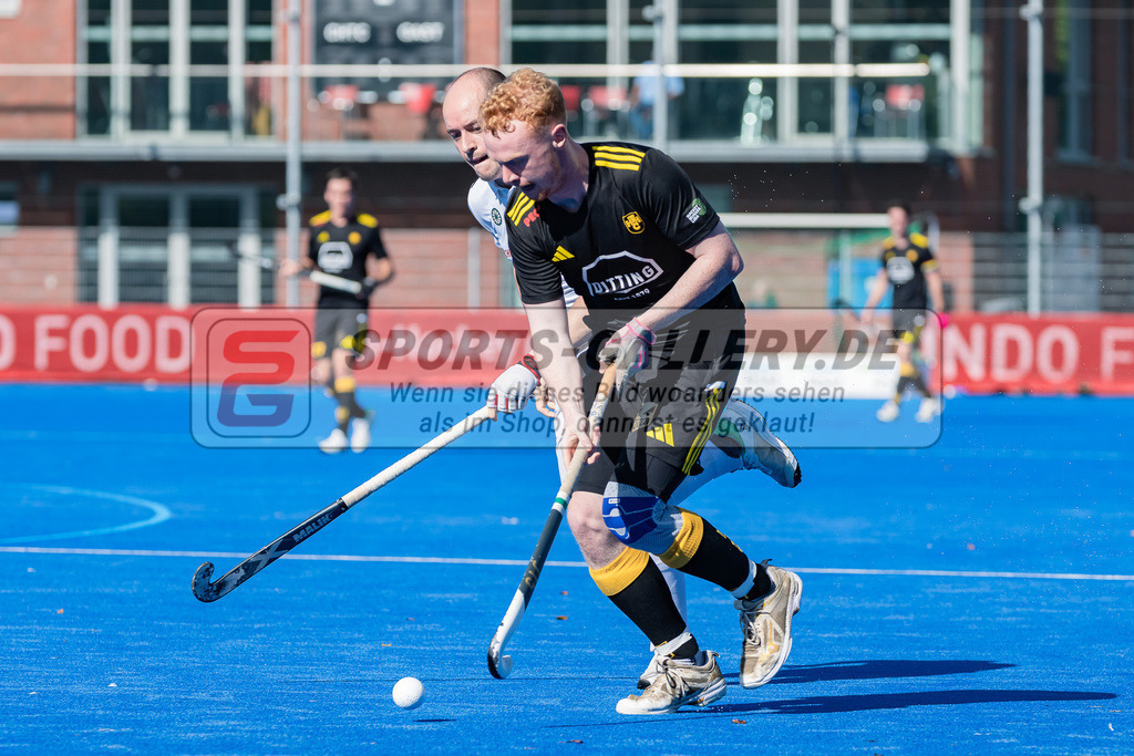 HK_20231001_104998 | 1.Bundesliga Herren Crefelder HTC - Harvestehuder THC am 1.10.2023 CHTC, Krefeld , Ehling Jonathan ( Crefelder HTC #22 ) , Abdrew Mcconnell ( Harvestehuder THC )