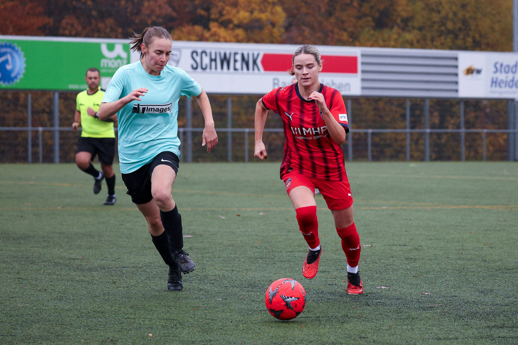 FCHWAS_251102_2949 | 1.FC Heidenheim 1846 II vs. SGM DJK-SV Wasseralfingen/Neuler, Fußball, Frauen, Bezirksliga, 2025/2026, 8. Spieltag, 02.11.2025 in Mergelstetten (Foto: Michael Bulling) - Realisiert mit Pictrs.com