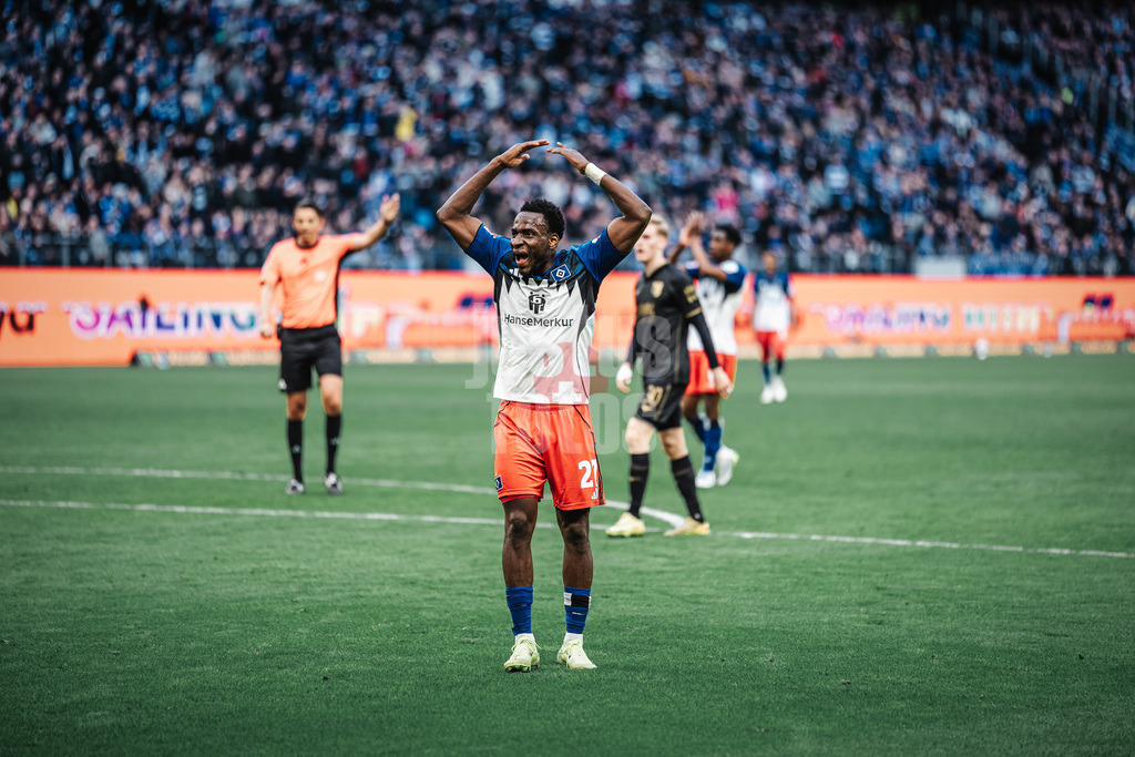 Fußball | Männer | Saison 2025/2026 | 1. Fußball-Bundesliga | 28. Spieltag | Hamburger SV vs. FC Augsburg | 04.04.2026 | Philip Otele (#27, HSV) heizt die Fans ein