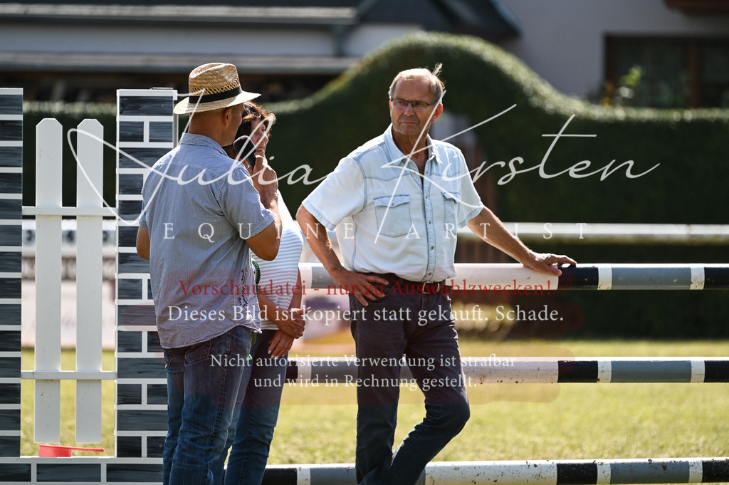 DSC_8121 | Pferde- und Turnierfotografie in Westsachsen. Pferdeportraits, Auftragszeichnungen und intuitive Kunst.