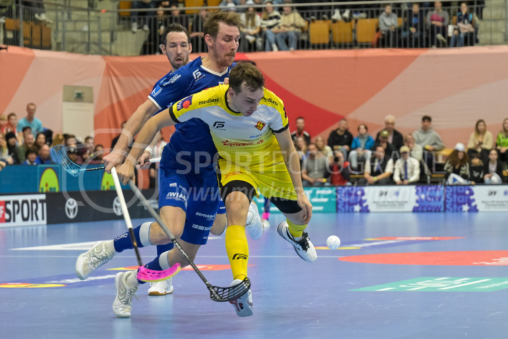 Zug United vs HC Rychenberg - 22. February 2025 | Zug United vs HC RychenbergSporthalle Wankdorf, BernManuel Maurer (#11 HC Rychenberg Winterthur) zwischen Tobias Gustafsson (#7 Zug United) und Robin Nilsberth (#97 Zug United).Bild: Sportfotografie Markus Aeschimann | www.markus-aeschimann.ch - Realisiert mit Pictrs.com