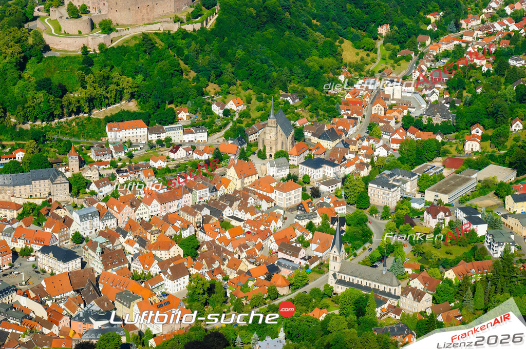 Die Luftaufnahme der Stadt Kulmbach wurde vom UL-Flugzeug heraus erstellt ( keine Drohne )- hohe Auflösung für beste Qualität