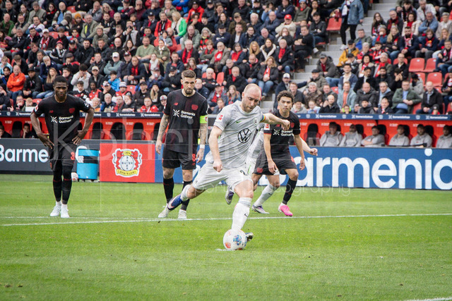 German Bundesliga, Bayer 04 Leverkusen vs. VfL Wolfsburg, 04.04.2026 | LEVERKUSEN, GERMANY - APRIL 4, 2026 :  Christian Eriksen (VfL Wolfsburg, 24) shooting the penalty, scoring to 1:3 for his team during the German Bundesliga match on gameday 28 between Bayer 04 Leverkusen vs. VfL Wolfsburg at BayArena on April 4, 2026 in Leverkusen, Germany. DFL REGULATIONS PROHIBIT ANY USE OF PHOTOGRAPHS AS IMAGE SEQUENCES AND/OR QUASI-VIDEO.