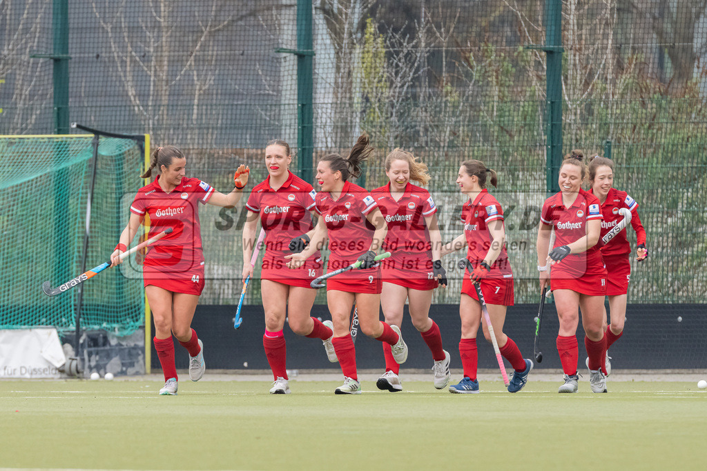 HK_20230416_107067 | 1. Bundesliga Damen Düsseldorfer HC - Rot-Weiss Köln am 16.4.2023 DHC Düsseldorf, Düsseldorf , Rebecca Grote ( Rot-Weiss Köln #9 ) , Paula Brux ( Rot-Weiss Köln #44 ) , Helena Würker ( Rot-Weiss Köln #16 )k7#