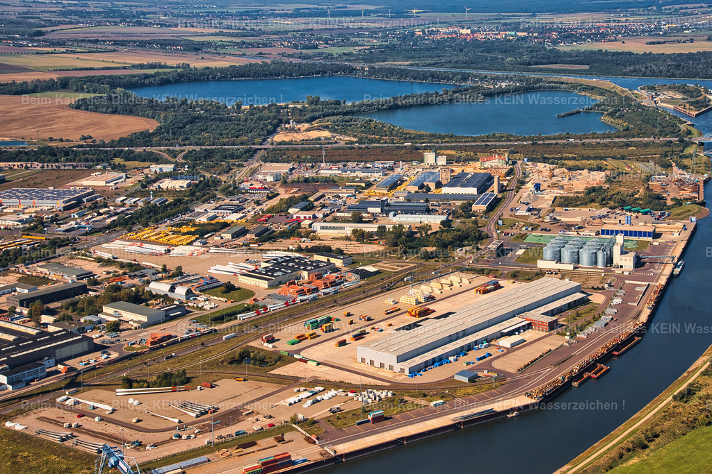 Magdeburg_6959 | Die Magdeburger Platte® - das sind die schönsten Luftbilder von Magdeburg & Sachsen-Anhalt auf Acryl, Leinwand oder zum Download. Das ist Luftbildfotografie & Luftbildaufnahmen mit Drohne & Flugzeug.  - Realisiert mit Pictrs.com