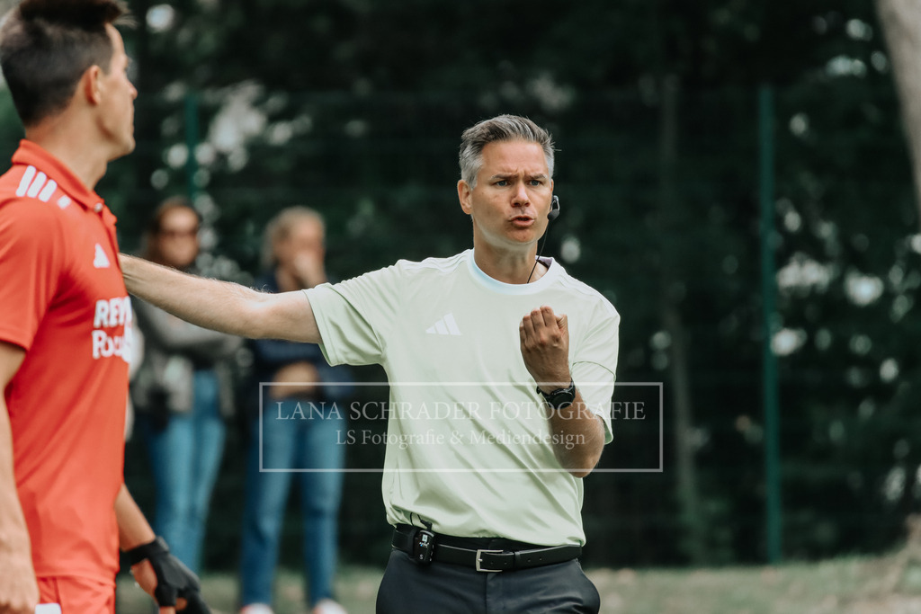 Herren_Bundesliga_02_F_RWK-UHC_21.09.25_Köln (350 von 471) | lanaschraderfotografie - Realisiert mit Pictrs.com