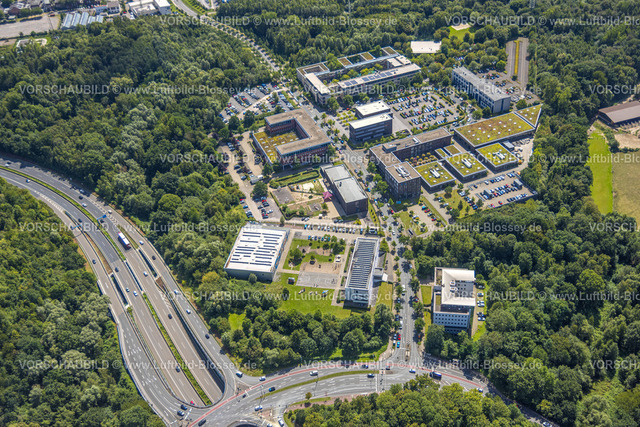 Bochum230802461 | Luftbild, Innovationspark Springorum, Carolinenschule Bochum und Sportplatz, Weitmar, Bochum, Ruhrgebiet, Nordrhein-Westfalen, Deutschland