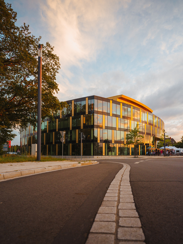 Flughafen | Entdecke exklusive Fotokunst aus Braunschweig: Bildband, Leinwände, Postkarten, Kalender, digitale Downloads & Bildlizenzen. Jetzt im offiziellen Beautiful Braunschweig Shop! - Realisiert mit Pictrs.com