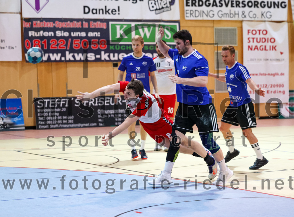 2022-10-08_039_SpVgg_Altenerding_gegen_ASV_Dachau | Erding, Deutschland, 08.10.2022:
Handball, Bezirksoberliga Männer 2022 / 2023, 4. Spieltag, SpVgg Altenerding gegen ASV Dachau, Endergebnis: 23:23

Quirin Huber (SpVgg Altenerding, #8), Felix Eckstein (ASV Dachau, #8), Maximilian Hauß (ASV Dachau, #2)

Foto: Christian Riedel / fotografie-riedel.net