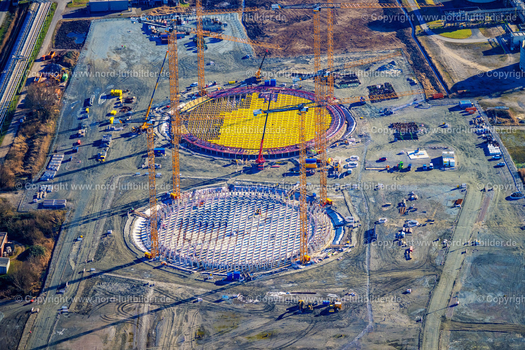 Stade_Bützfleth_Lng_Terminal_Baustelle_ELS_3734180225 | STADE 18.02.2025 Baustelle zum Neubau LNG Erdgas und Flüssiggas- Hoch- Speicherbehälter an der Straße Bützflethersand im Ortsteil Bützfleth in Stade im Bundesland Niedersachsen, Deutschland. Weiterführende Informationen bei: Buss Group GmbH & Co. KG,  Depenbrock Bau GmbH & Co. KG,  Deutsche Energy Terminal GmbH,  Dow Deutschland Anlagengesellschaft mbH,  Gasunie Deutschland Transport Services GmbH,  Hanseatic Energy Hub GmbH,  Landesamt für Bergbau, Energie und Geologie,  Niedersachsen Ports GmbH & Co. KG,  Partners Group AG. // Construction site for new LNG natural gas and liquid gas high storage tank on street Buetzflethersand in the district Buetzfleth in Stade in the state Lower Saxony, Germany. Further information at: Buss Group GmbH & Co. KG,  Depenbrock Bau GmbH & Co. KG,  Deutsche Energy Terminal GmbH,  Dow Deutschland Anlagengesellschaft mbH,  Gasunie Deutschland Transport Services GmbH,  Hanseatic Energy Hub GmbH,  Landesamt fuer Bergbau, Energie und Geologie,  Niedersachsen Ports GmbH & Co. KG,  Partners Group AG. Foto: Martin Elsen