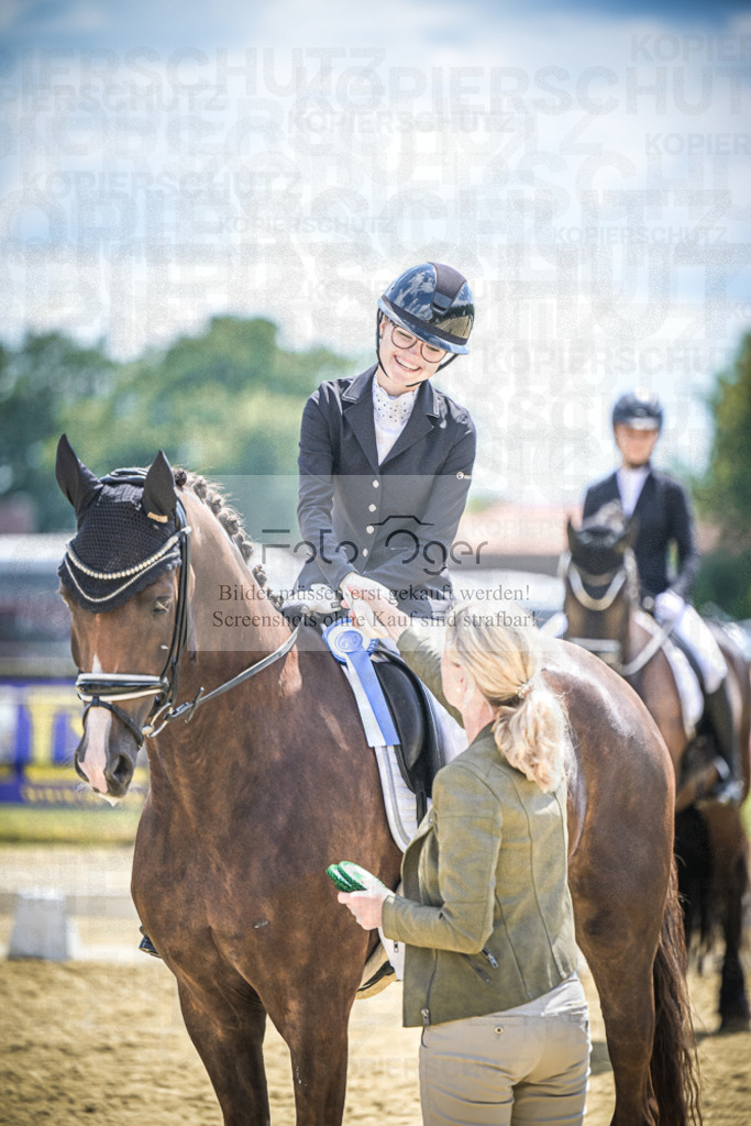 DOS_3573 | Entdecke hochwertige Reitturnierfotos von Foto Oger. Professionell, emotional und authentisch – jetzt Lieblingsmomente im Shop bestellen.Deutschlandweite Turnierfotografie. - Realisiert mit Pictrs.com