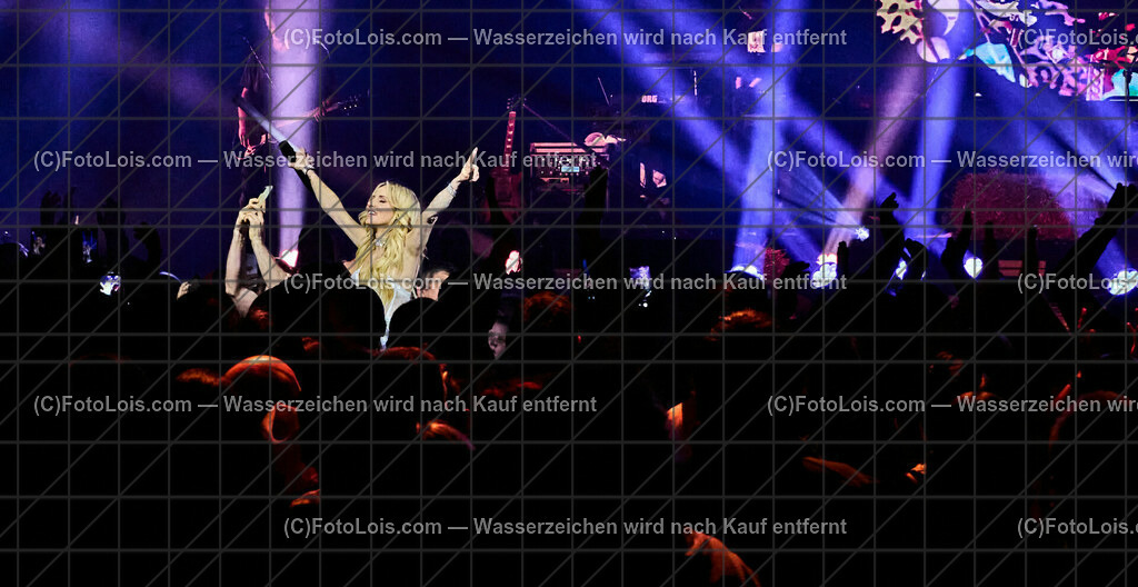 ALP4896_BergBauernTour-Konzert_Naschenweng Melissa | (C)FotoLois.com, Alois Spandl, BergBauernTour 2023 - Melissa Naschenweng, Tourstop in Wieselburg, Konzert im NV-Forum Wieselburg, Sa 8. April 2023.