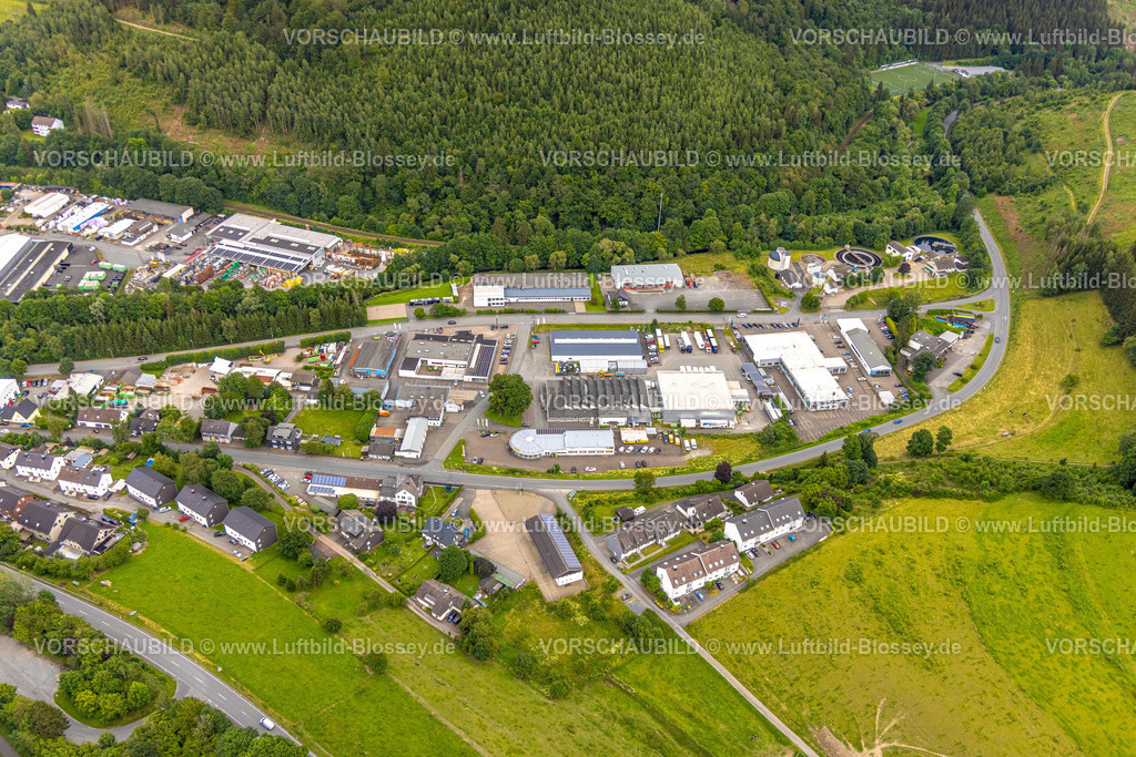 BadBerleburg240710044 | Luftbild, Gewerbegebiet Unterm Limburg mit Kläranlage, Bad Berleburg, Wittgensteiner Land, Nordrhein-Westfalen, Deutschland