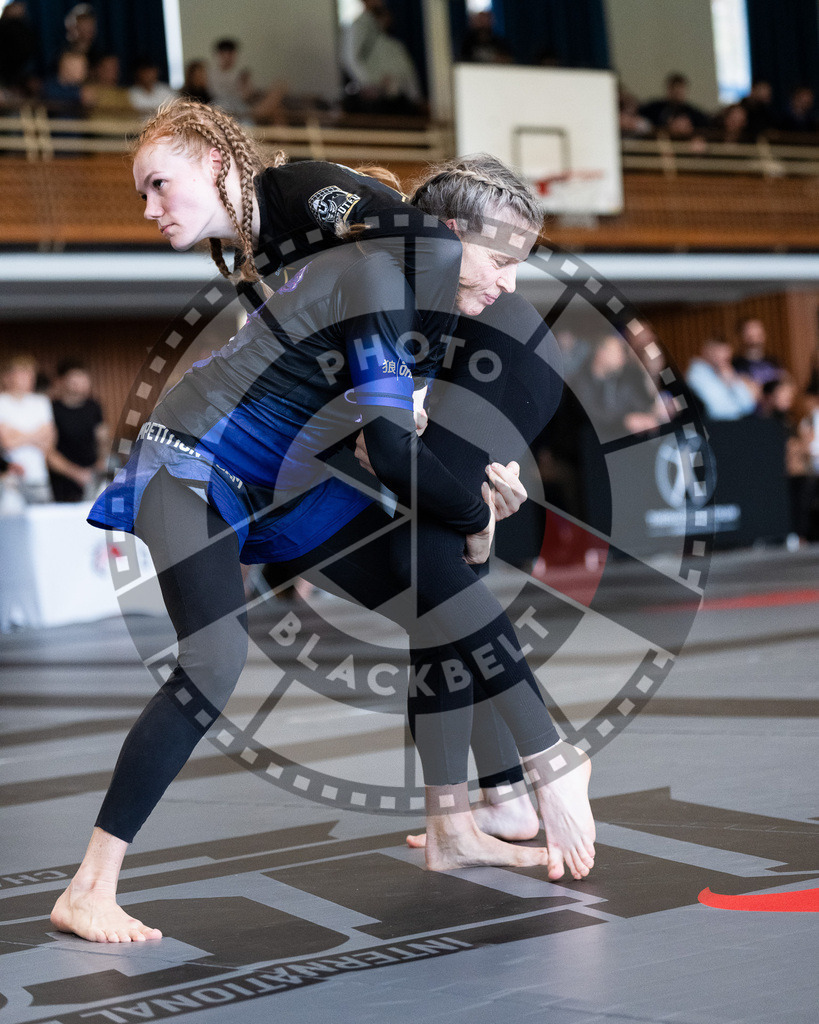 20251129PBB7634 | Fighters compete during the luta livre competition ILLCS XI winter edition on November 29, 2025 in Hannover, Germany.