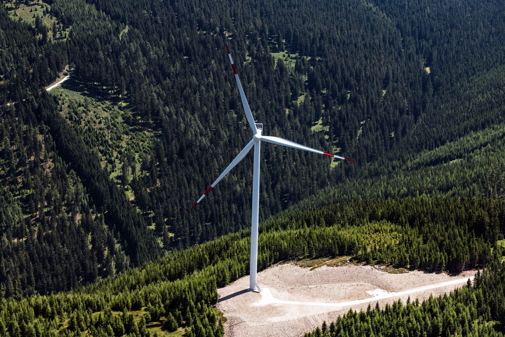 dr__0011984.jpg | RETTENEGG 20.07.2018 Windenergieanlagen ( WEA ) - Windrad- in einem Wald- und Forstgebiet in Rettenegg in Steiermark, Österreich. // Wind turbine windmills (WEA) in a forest area in Rettenegg in Steiermark, Austria. Foto: Daniel Reiter