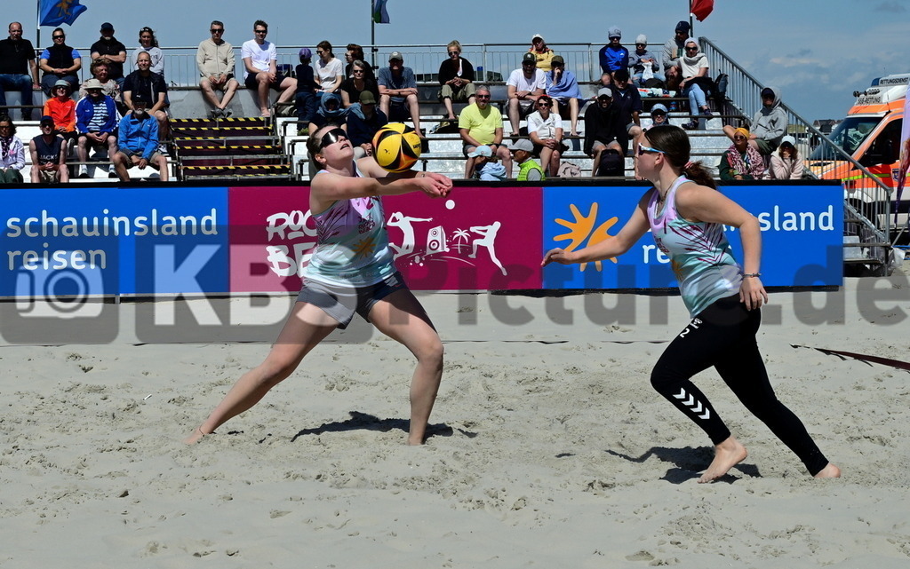 KBS Picture_Rock-The-Beach_Beachvollyball_044 | v.l. Krams Louisa (ETV Hamburg) und Clemann Feli (ETV Hamburg) ,Rock the Beach - die Nationale Beach-Vollyball Serie mit Festival-Charakter auf der Sandbank Strand in Ording vom 04.07. - 06.07.2025 , Qualifikation zur Deutschen Meisterschaft , - Realisiert mit Pictrs.com