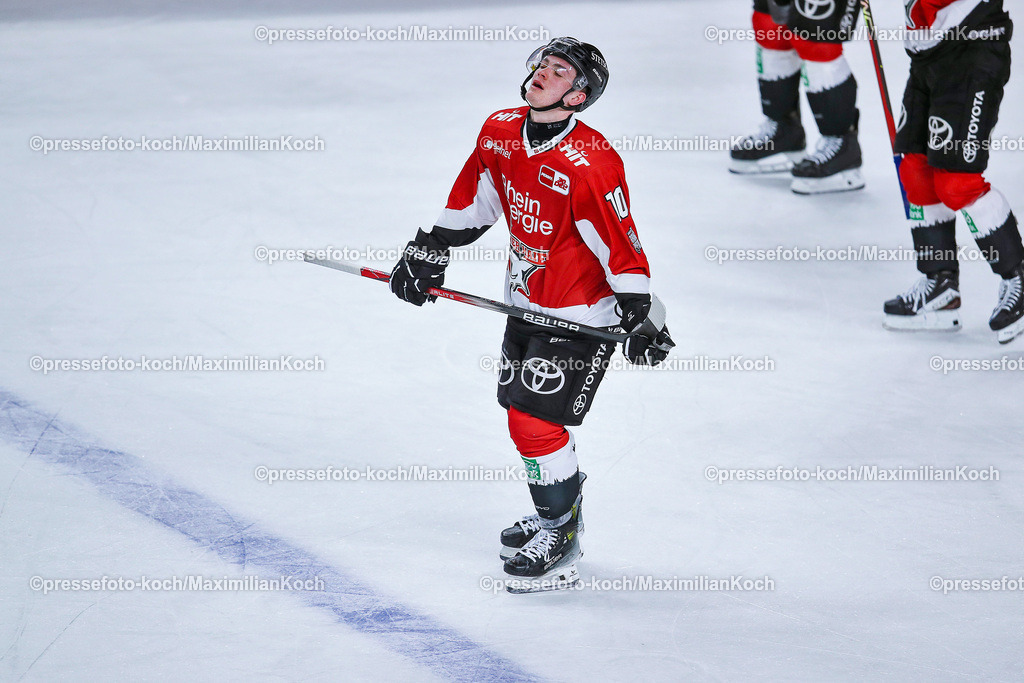 KoeDEL13032401065 | 13.03.2024, Köln, Eishockey, Penny DEL, Pre-Playoffs Spieltag 2, Lanxess-Arena, Kölner Haie - ERC Ingolstadt: Justin Schütz (Kölner Haie) ist nach der 2:3 Niederlage sichtbar enttäuscht.