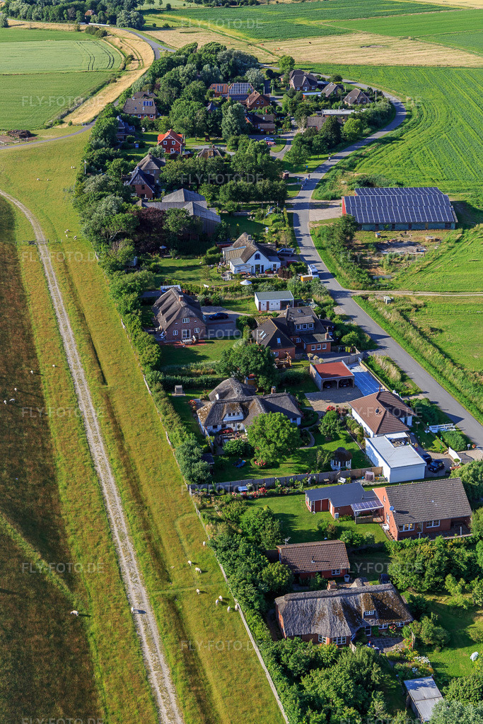 Luftbild: Ortsansicht aus Süden im Ortsteil Westerdeich in Vollerwiek im Bundesland Schleswig-Holstein in Deutschland. – Foto: IMG_0007192.jpg vom 10.07.2021 durch Werner Riehm/FLY-FOTO.de – Auflösung des Originals: 3648 x 5472 px