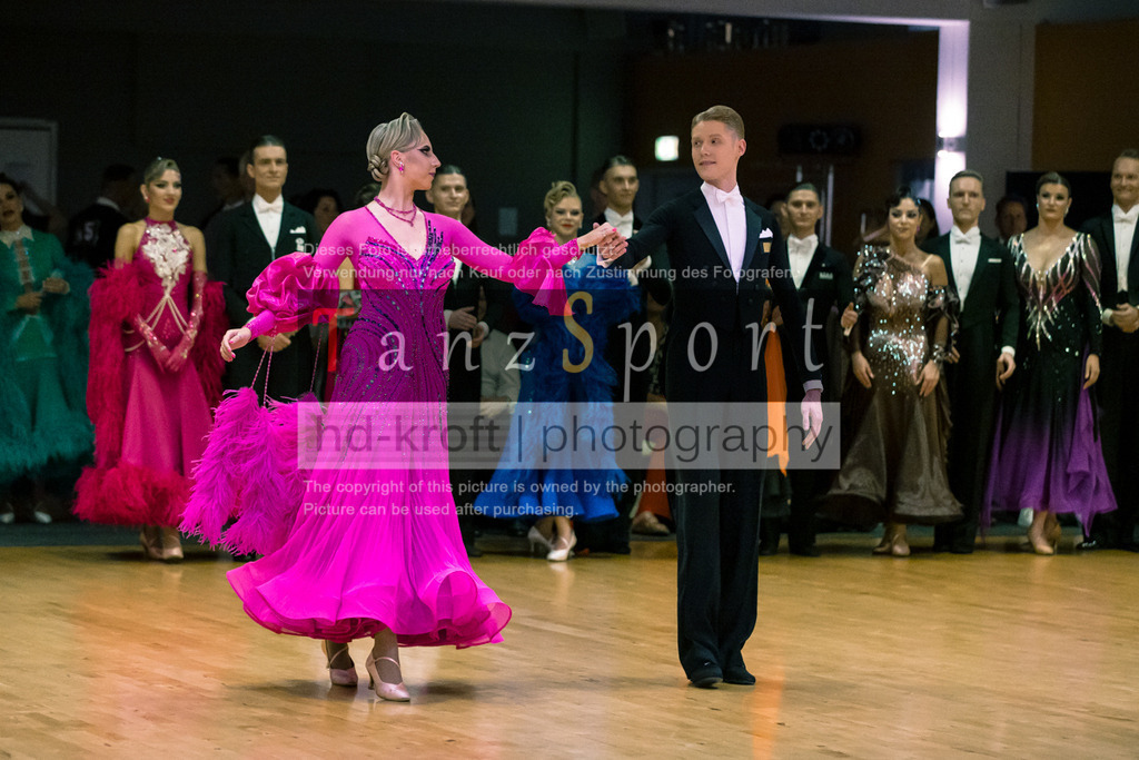 20250906_LM_By_HGR-S-Std_7087 | Tanzsportbilder, Standardtanz, Lateintanz, WDSF, DTV, LTVB, dancecomp, goc, hessen tanzt, blaues band der spree, walzer, tango, wiener walzer, slowfox, quickstepp, samba, rumba, cha-cha-cha, paso doble. jive, hd-kroft photography, turniertanzsport