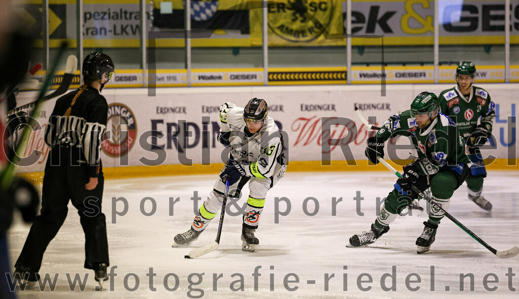 2024-02-02_100_TSV_Erding_gegen_ERSC_Amberg | Erding, Deutschland, 02.02.2024:
Eishockey, Bayernliga Vorrunde 2023 / 2024, 30. Spieltag, TSV Erding gegen ERSC Amberg, Endergebnis: 1:0

Davin Maus (ERSC Amberg, #13), Michael Trox (Erding Gladiators, #86)

Foto: Christian Riedel / fotografie-riedel.net