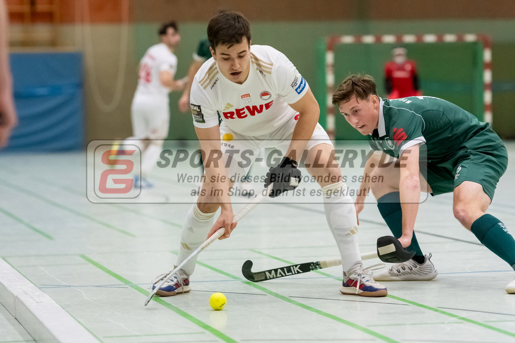 SFE_20240113_0031 | Mülheim, Deutschland, 13.01.2024: Philip Holzmüller (Rot-Weiss Köln) in Aktion waehrend des Spiels der Halle 1. Bundesliga Herren zwischen Uhlenhorst Mülheim vs Rot-Weiss Köln im Sporthalle Lehnerstr. (HTCU) am 13.01.2024 in Mülheim, Deutschland. (Foto von Stephan Fehrmann)

Mülheim, Germany, 13.01.2024: Philip Holzmüller (Rot-Weiss Köln) in action during the game of Halle 1. Bundesliga Herren between Uhlenhorst Mülheim vs Rot-Weiss Köln in Sporthalle Lehnerstr. (HTCU) at 13.01.2024 in Mülheim, Deutschland. (Foto von Stephan Fehrmann)
