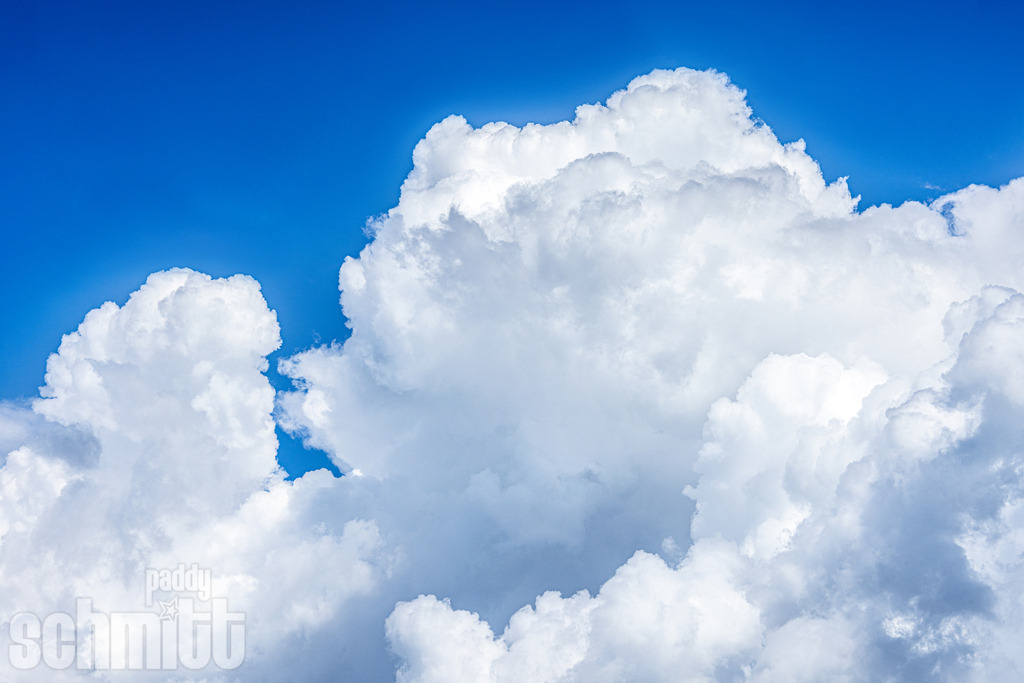 PS-Wolken-2026-9 | Entdecke die größte Bildgalerie der Region mit Fotografien aus dem Allgäu, der Bodenseeregion, Oberschwaben, dem Donautal und der Schwäbischen Alb. Landschaften, Luftaufnahmen und Reisefotografie als Wandbild und Fotokunst. - Realisiert mit Pictrs.com
