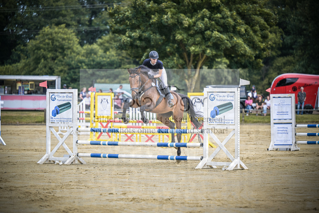 DOS_7226 | Entdecke hochwertige Reitturnierfotos von Foto Oger. Professionell, emotional und authentisch – jetzt Lieblingsmomente im Shop bestellen.Deutschlandweite Turnierfotografie. - Realisiert mit Pictrs.com