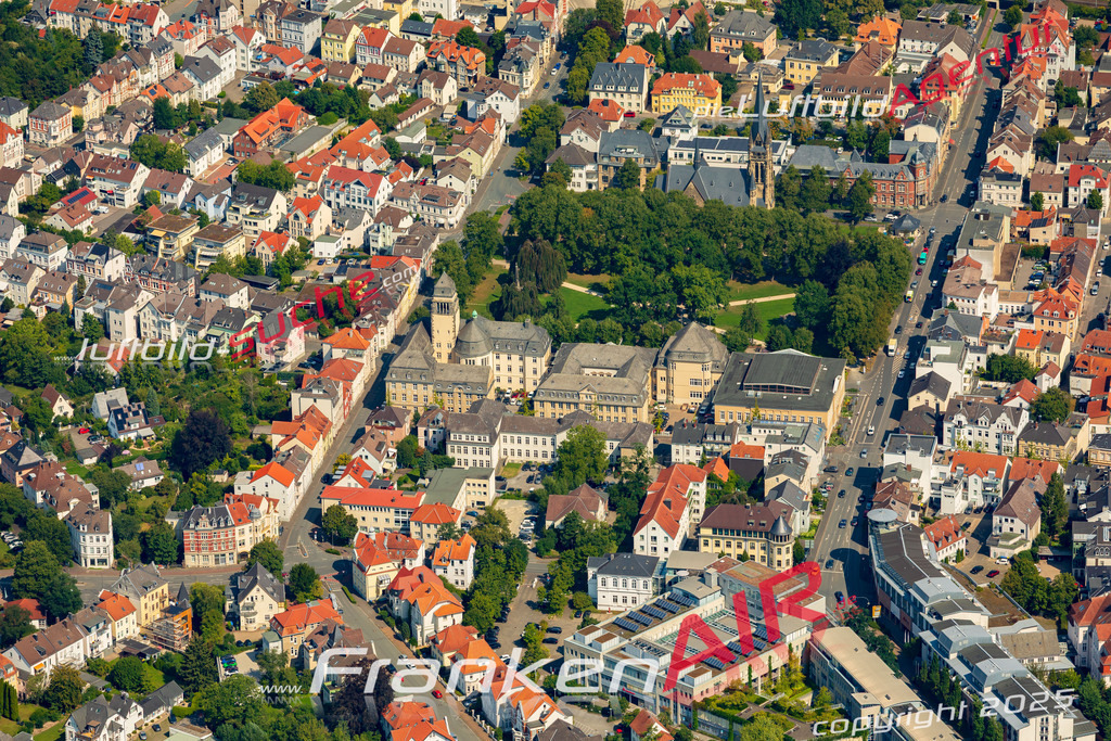 Stadt Detmold von Oben- Die Luftaufnahme wurde 2025 vom UL-Flugzeug heraus erstellt ( keine Drohnenaufnahme ) - Hochauflösende Luftaufnahme - für Wandbilder und großformatige Ausdrucke geeignet. Das besondere Geschenk!Hier alle&nbsp;Infos zur Lizenzierung der LuftaufnahmeWir fliegen auch dieses Jahr wieder in Ihre Region um Luftbilder zu erstellen.- Luftbild anfragen