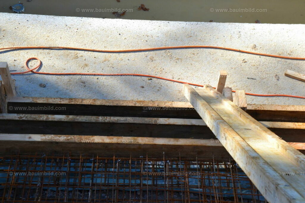 bib-lg04-betonarbeiten-0467 | Nach LV-Leistungsgruppen sortierte Detailfotos über den Bau eines Hauses. Alle Hausbau-Bilder direkt vom Urheber und Autor der Website Haus-Selber-Bauen.com