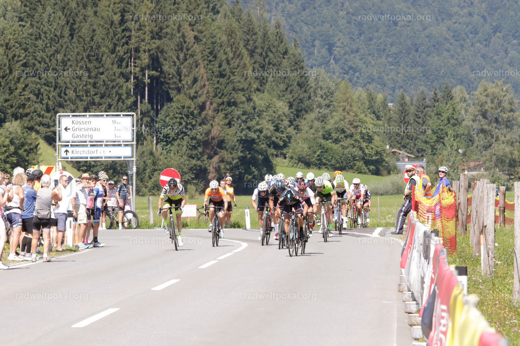895_20230817_Bewerb_Maenner_Muehlanger | AUT - OESTERREICH, 2023-08-16: SPORT RENNRAD-FAHREN - 55. INTERNATIONALER RADWELTPOKAL IN ST. JOHANN IN TIROL  - Vintage-Radrennen mit WM-Bronze-Medaillen-Siegerin Christina Schweinberger, den Teilnehmer und Alexander Baumann (vom Orginastions-Team) - TAG 2 BEWERB MAENNER IN SECHS GRUPPEN  ; Foto: Roland Muehlanger