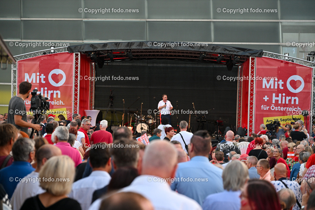 SPOe-Wahlkampfauftakt zur Nationalratswahl 2024_ 29.08.2024-94 | 29.08.2024, Linz, AUT, SPOE Wahlkampfauftakt zur Nationalratswahl 2024 in Linz im Bild Andi Babler (SP, Bundesparteivorsitzender, Spitzenkandidat SPOe)