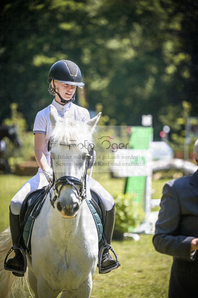 DOS_4689 | Entdecke hochwertige Reitturnierfotos von Foto Oger. Professionell, emotional und authentisch – jetzt Lieblingsmomente im Shop bestellen.Deutschlandweite Turnierfotografie. - Realisiert mit Pictrs.com